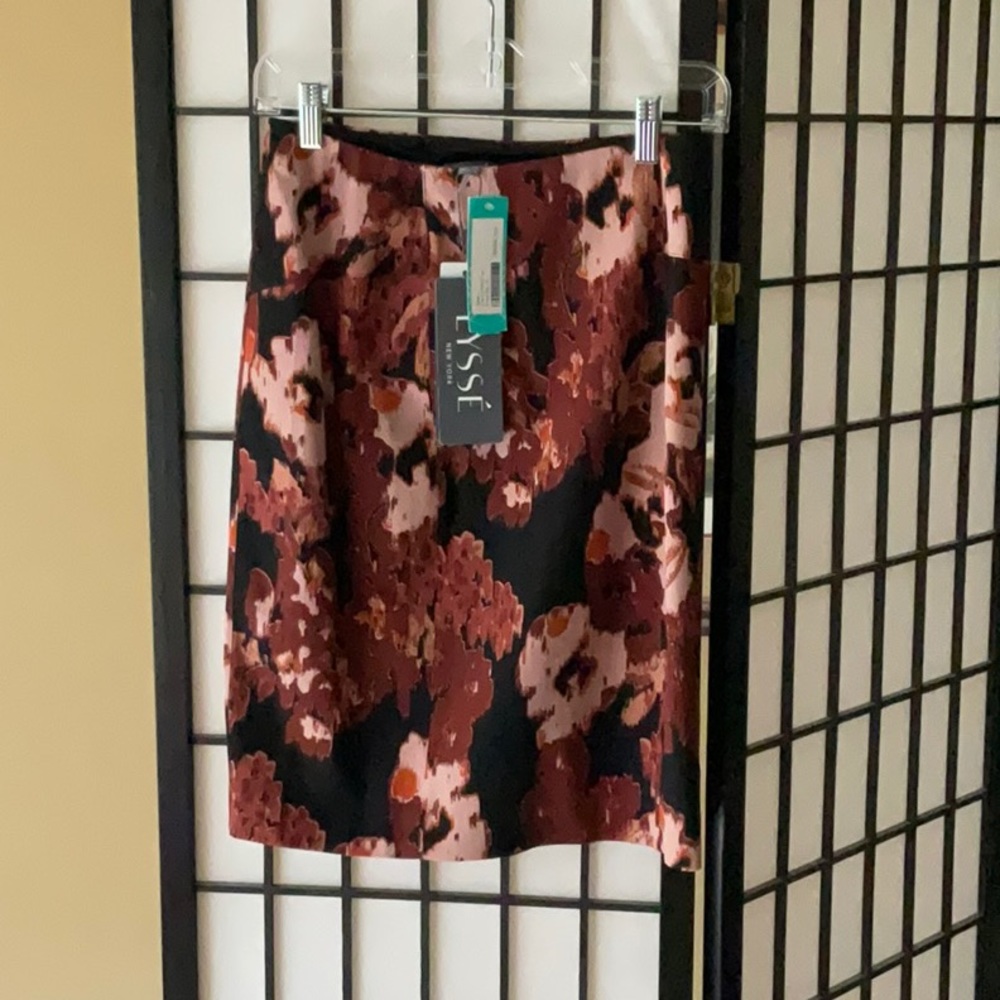 Skirt with elastic waist and has nice stretch